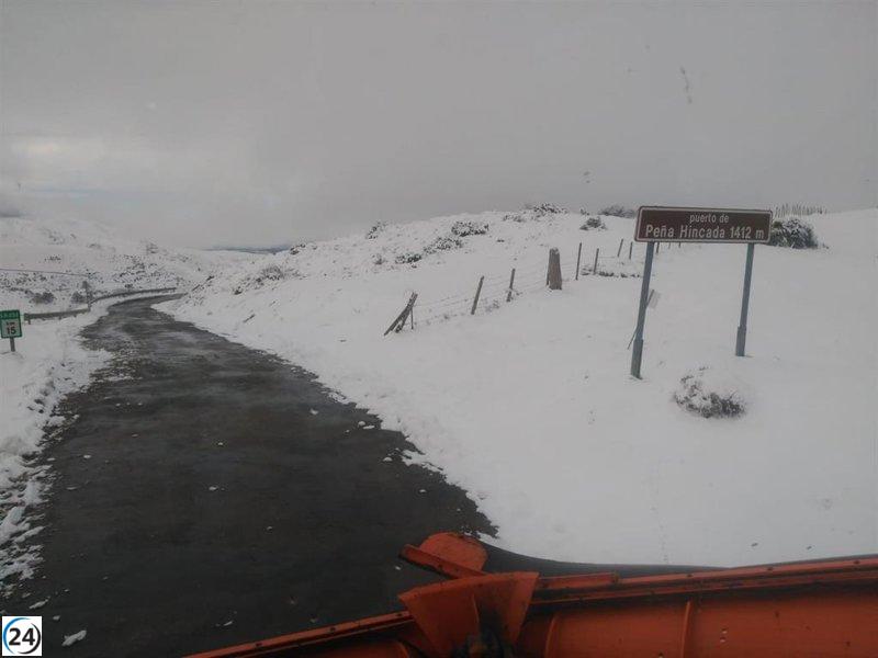 Peña Hincada requiere cadenas debido a la nieve en las carreteras