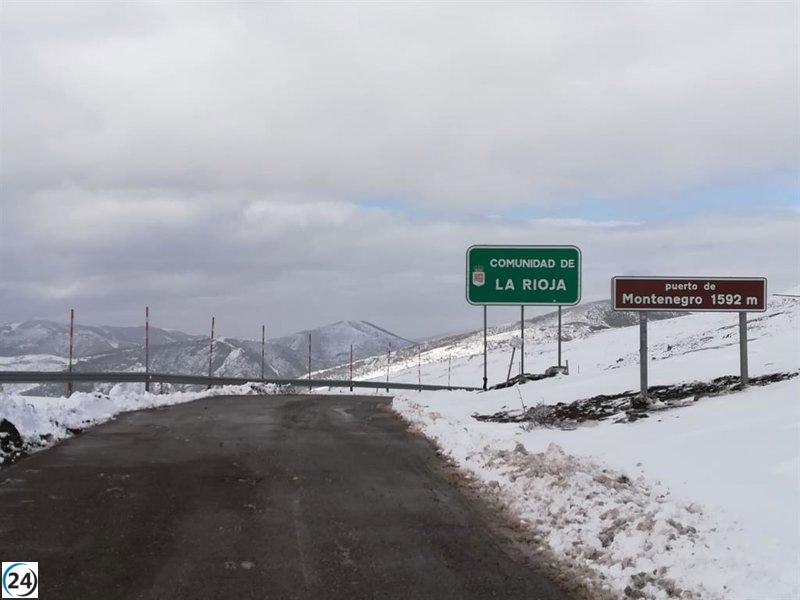Cadenas obligatorias en el puerto de Montenegro por la nieve en la carretera.