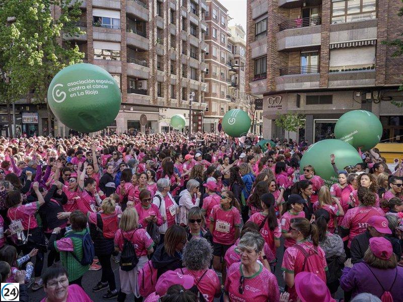 Miles de mujeres corren en Logroño para apoyar la investigación contra el cáncer.