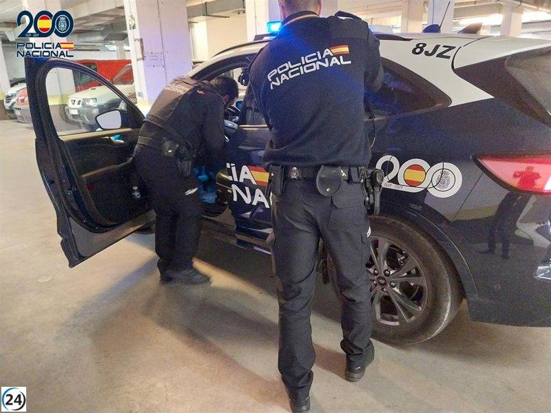 Dos estafadores detenidos por cometer fraudes bancarios mediante transferencias falsas.