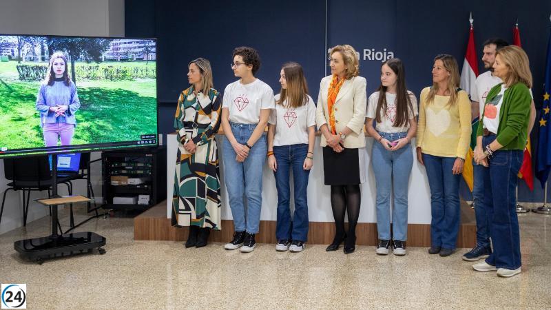 Apoyo de la consejera de Salud y Políticas Sociales al proyecto HER de tres alumnas de La Enseñanza
