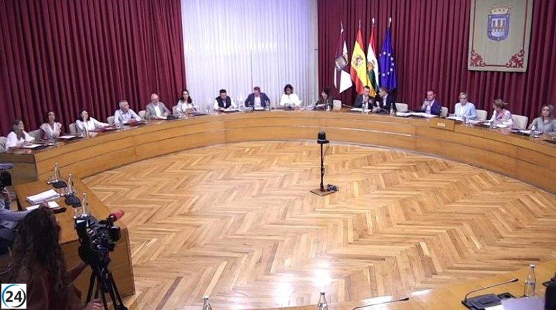 El PP respalda carriles bici mientras la oposición denuncia incumplimientos y mentiras.