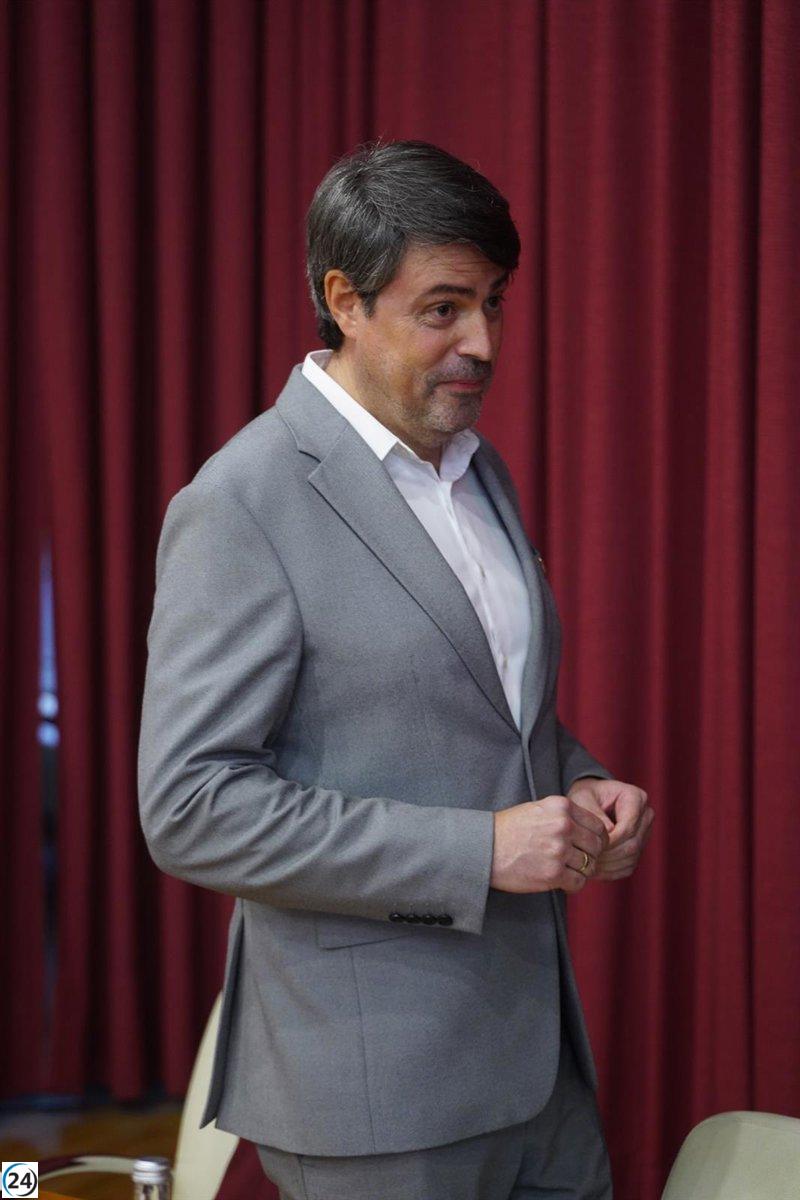 Alonso urge a Escobar a corregir el rumbo en el uso de los fondos europeos hacia 2024.