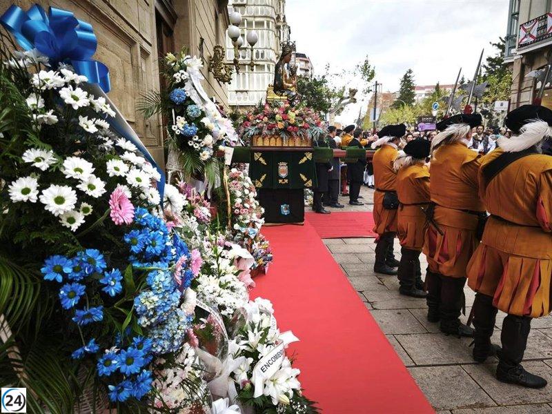 Logroño celebra a la Virgen de la Esperanza con una masiva ofrenda floral en la vía pública.
