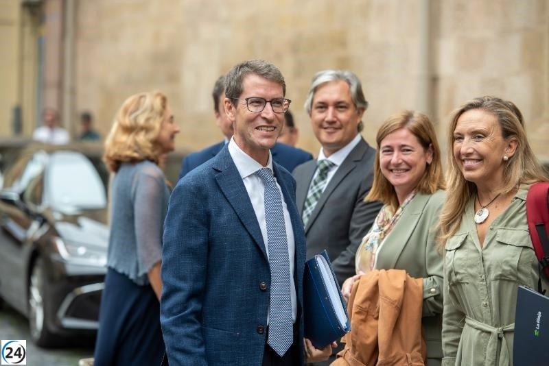 El PP aprueba el Presupuesto de La Rioja con la abstención de Vox, mientras PSOE e IU se oponen.