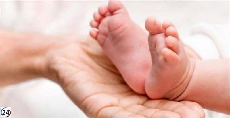Samuel, primer bebé de La Rioja en 2025, nace en el Hospital San Pedro de Logroño a la 1:12 horas.