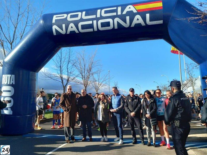 Loquillo respalda la primera Carrera Solidaria de la Policía Nacional en Logroño, con más de 650 corredores.