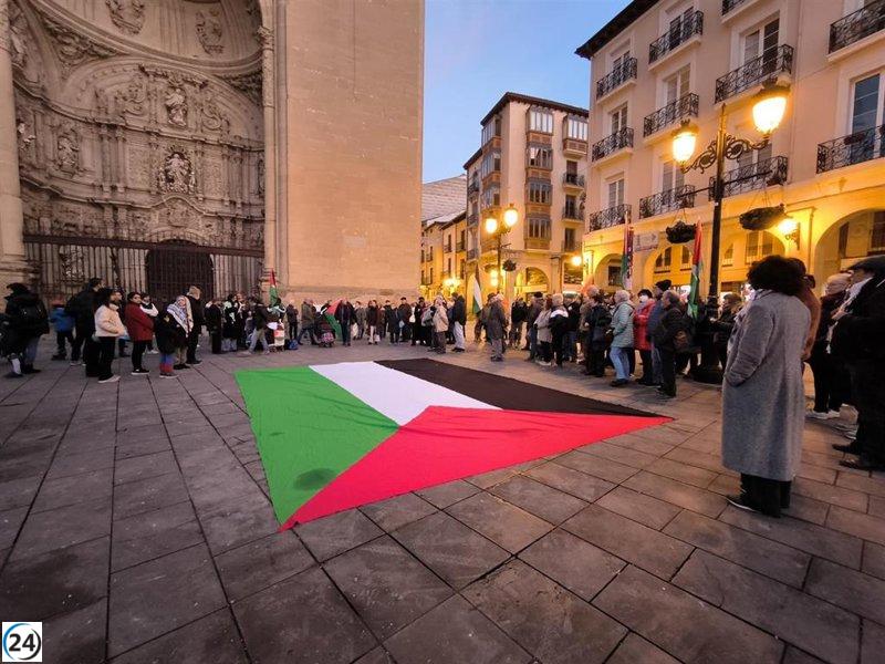 Concentración en Logroño a favor del alto el fuego en Gaza, con miras al fin de la ocupación.