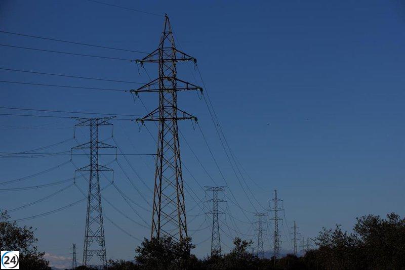 La tarifa eléctrica alcanza su nivel más bajo desde diciembre: solo 26,42 euros/MWh este domingo.
