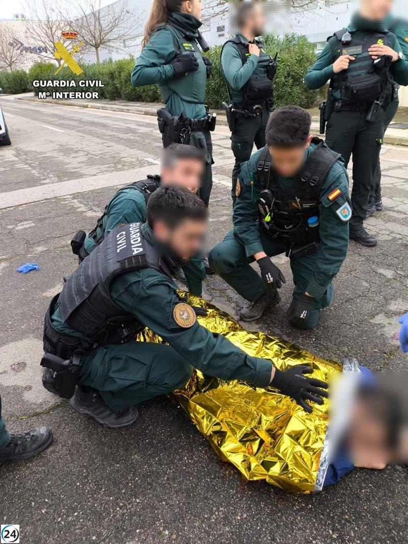 Detenido un hombre de 39 años por huir en una furgoneta robada, según la Guardia Civil.