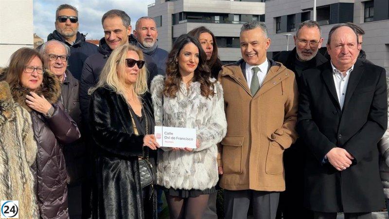 Logroño honra a la pionera del periodismo riojano en la calle Ovi de Francisco.