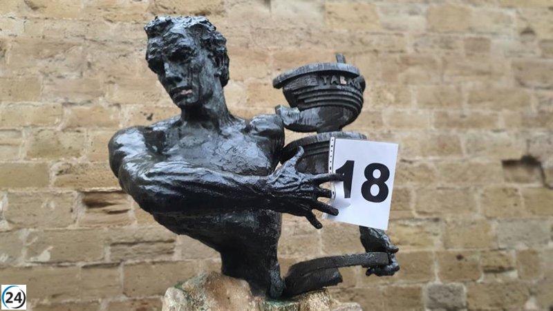 César Vea se encuentra con la portavoz del PP en un intento por poner fin a su huelga de hambre.