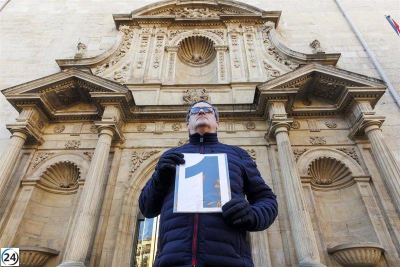 César Vea pone fin a su huelga de hambre tras un acuerdo en el Parlamento de La Rioja.