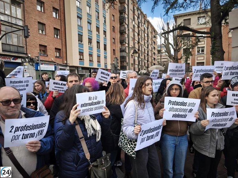 Gran protesta en Badajoz pide justicia por el asesinato de educadora y exige mejoras en la seguridad del sector.