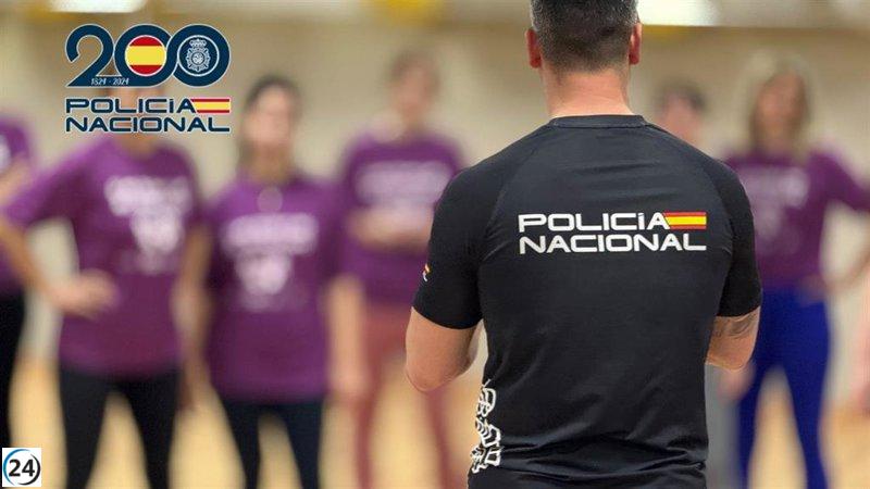 La Policía Nacional organiza en Logroño una capacitación en defensa personal femenina por el Día Internacional de la Mujer.