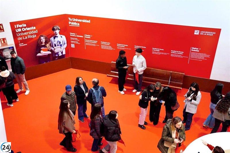 Más de 1.100 personas asisten a la inaugural Feria UR Orienta este sábado.
