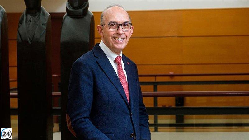 La Universidad de La Rioja otorga la Medalla de Honor a Juan Carlos Ayala.