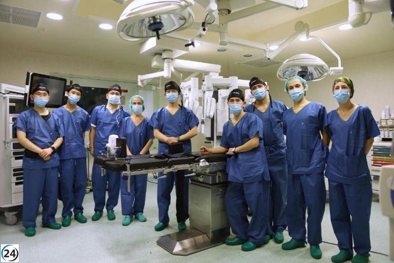 Cirujanos de Tokio llevan a cabo dos operaciones esofagogástricas en el hospital San Pedro.