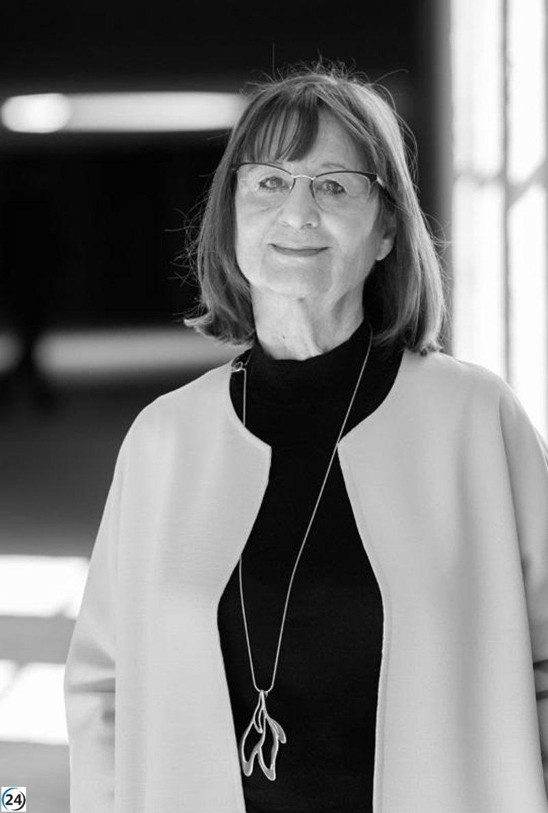 Mónica Doña Jiménez de Jaén gana el I Premio Internacional de Poesía 'Gonzalo de Berceo' con su obra 'Soles de medianoche'.