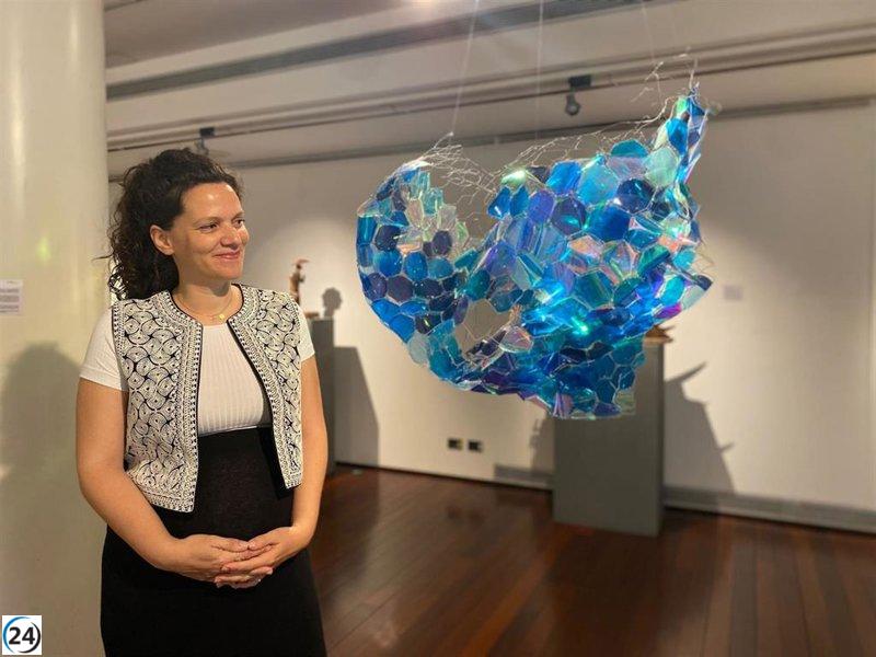 Cristina Viñals triunfa en el XVI Certamen transformArte con su obra 'Des-h-echos' de la Fundación Caja Rioja.