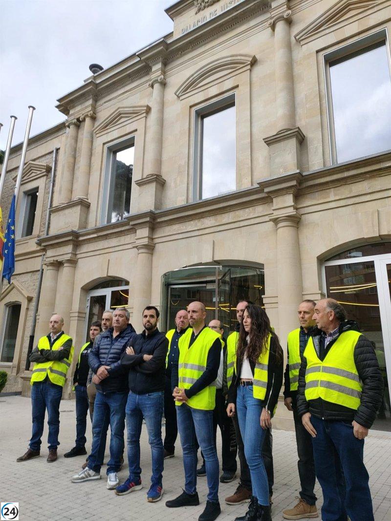 Agricultores reciben apoyo de asociaciones agrícolas tras manifestación del 8 de febrero de 2024.