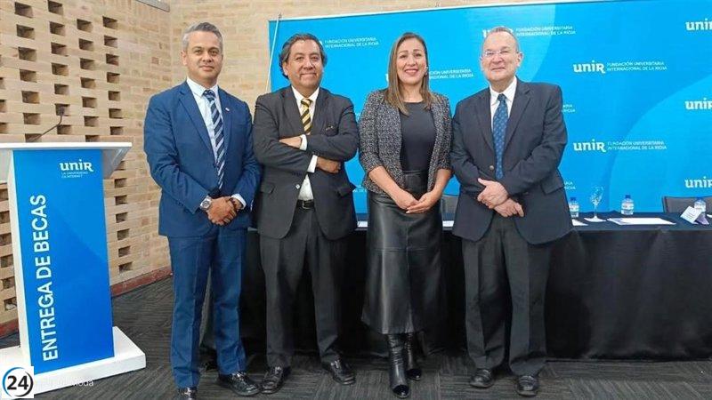 UNIR premia a cien beneficiarios de becas ICETEX y Función Pública en Corferias.