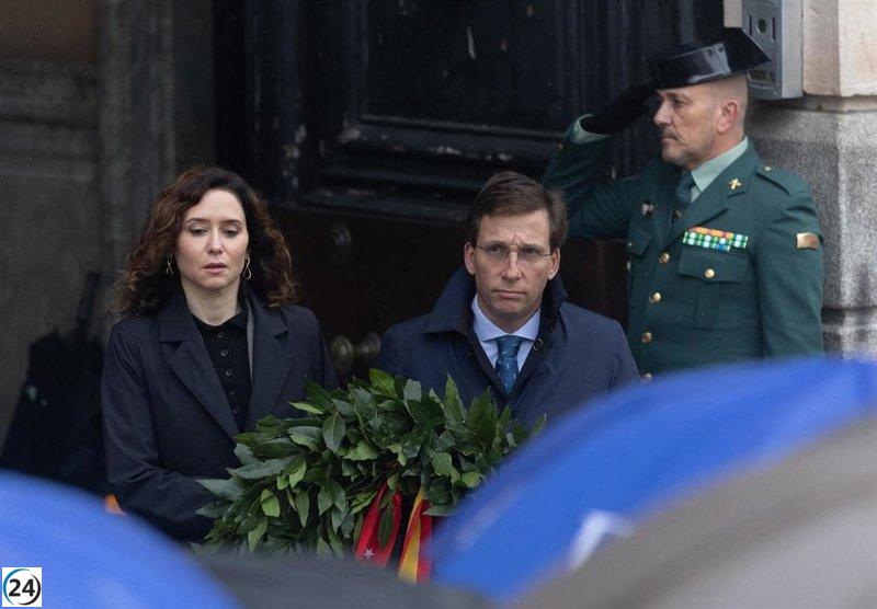 Ayuso y Almeida rinde homenaje al periodista riojano Fernando Lázaro, un referente en el oficio.