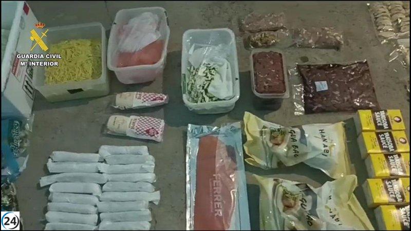 La Guardia Civil intercepta 1.200 identificaciones y decomisa comida en mal estado en el operativo 'Gran Reserva'.