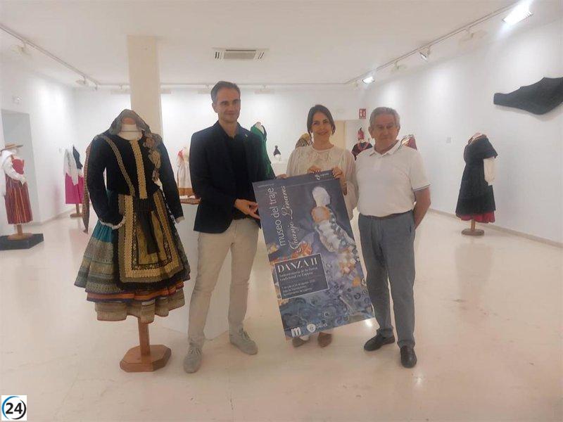 Exposición destaca la rica cultura y tradiciones de España a través de su indumentaria emblemática.