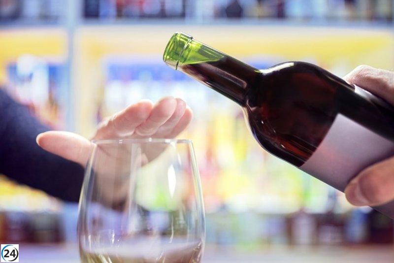 El consumo de alcohol entre jóvenes disminuye, pero aumenta en quienes sufren estrés o soledad.
