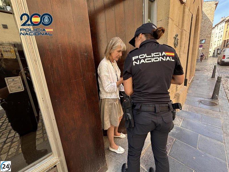 La Policía Nacional asegura la protección de los peregrinos en el Camino de Santiago en Logroño.
