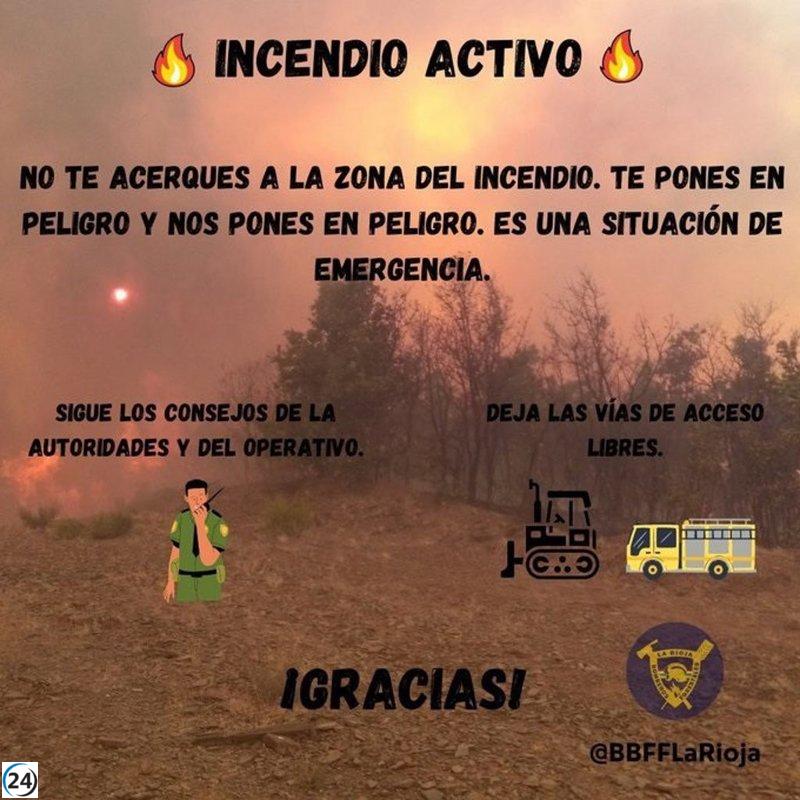 Incendio resurge en Mansilla tras reactivarse en la cumbre.