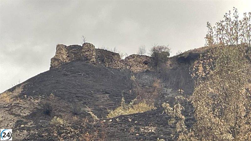 Incendio en Viguera revela vestigios de la muralla y torre de Peña Candil.