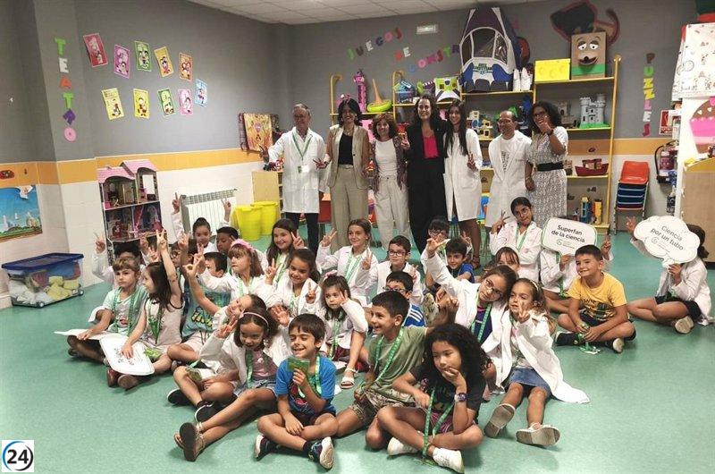 La AECC impulsa el interés científico en niños de ludotecas de Logroño con su programa 'Ciencia para todos'.