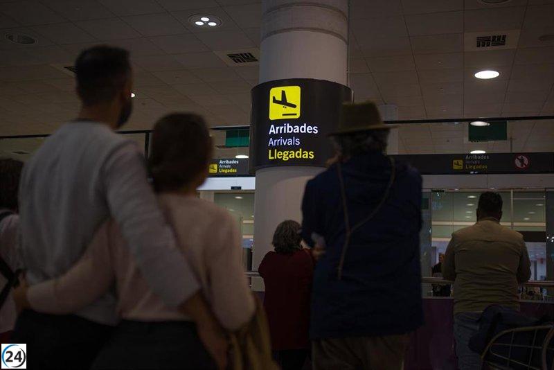Capellán destina 1,1 millones para vuelos semanales de Barcelona desde el aeropuerto.