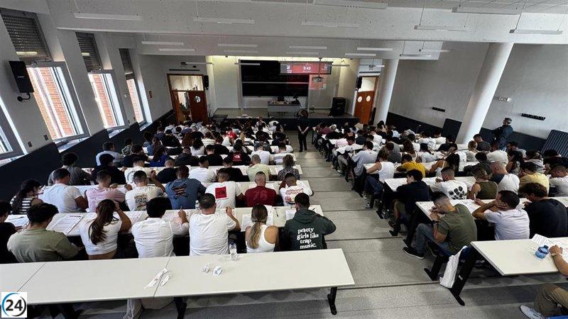 Cerca de 907 aspirantes de La Rioja y alrededores se presentan a la prueba de Guardia Civil en Logroño.