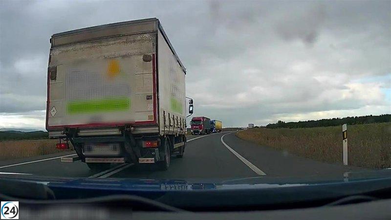 La Guardia Civil localiza a un conductor por maniobra peligrosa en la N-232 compartida en TikTok.
