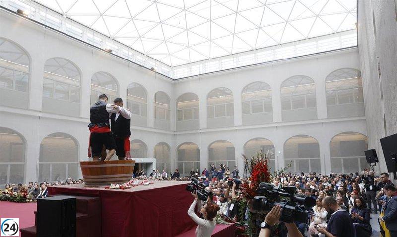 Los riojanos rinden homenaje a la Virgen de Valvanera con la vendimia en el tradicional Pisado de la Uva.
