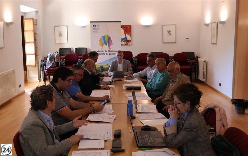 Junta AMCS analiza en Navarrete avances en sostenibilidad, cooperación internacional y cultura.