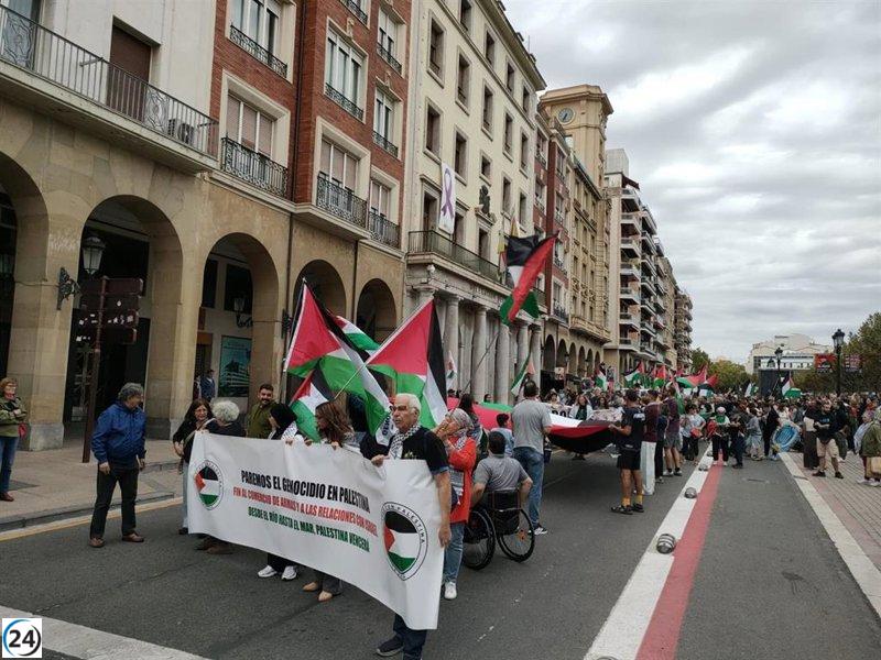 Masiva protesta en Logroño por la causa palestina y el cese de la violencia.