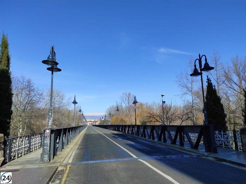 Joven de 24 años hospitalizado tras accidente en patinete en el puente de Hierro de Logroño.