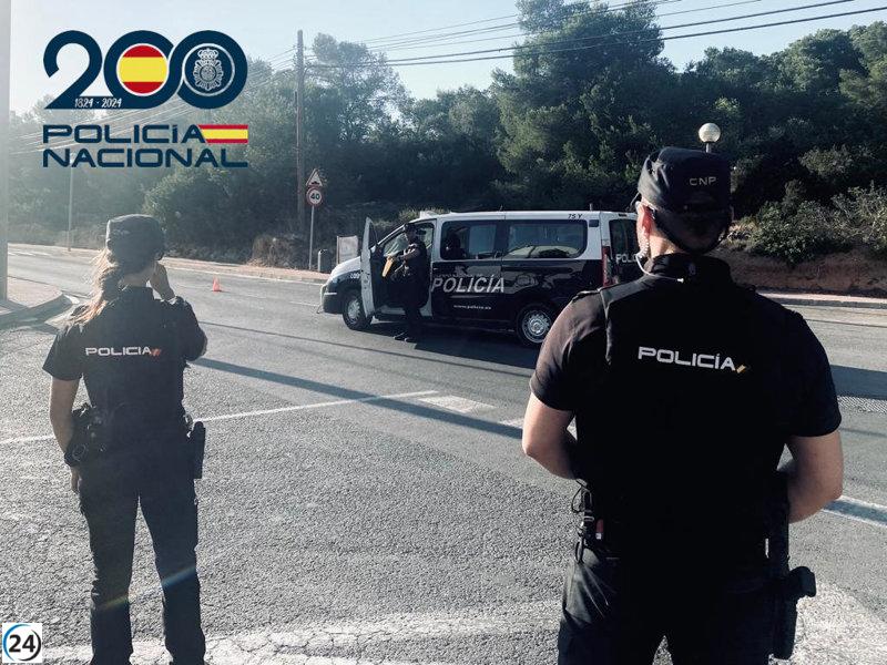 Detenidos dos hombres en Pérez Galdós tras enfrentamiento con arma blanca, uno de ellos herido.
