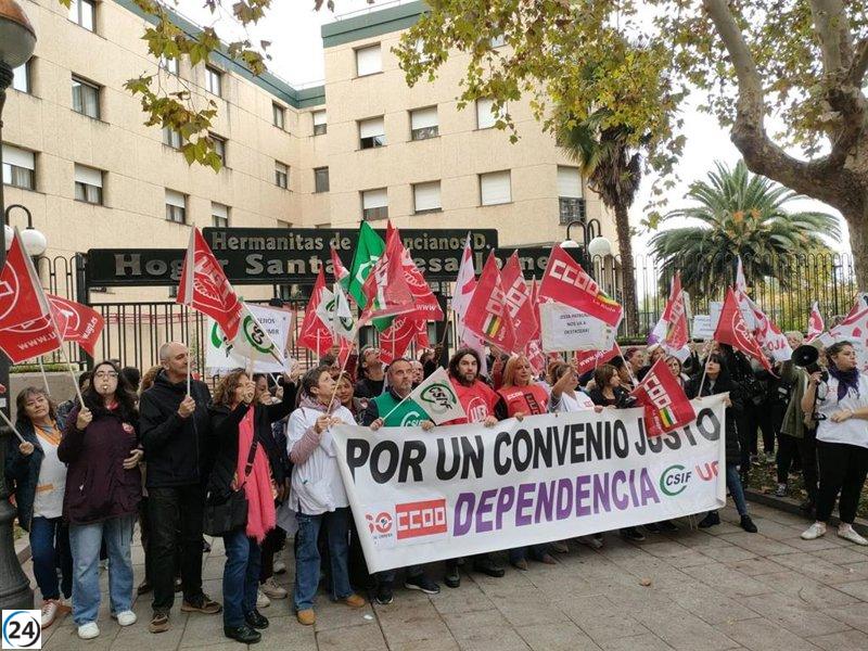 Protesta de personal de residencias y centros de día por un convenio equitativo.