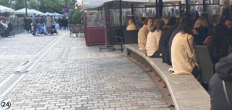 Casco Antiguo critica a Conrado Escobar por favorecer a los intereses de la industria hostelera.