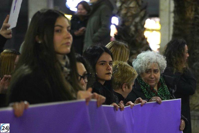 La Plataforma 8M organiza una manifestación para demandar el cese de la violencia contra las mujeres en medio de un asedio al feminismo.