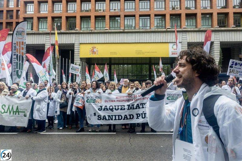 Médicos inician huelga de cuatro días para exigir un Estatuto Marco independiente desde este martes.