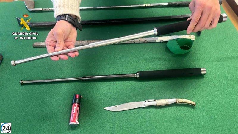 Conflicto por intercambio de moto de agua y auto resulta en un arresto y siete denuncias.