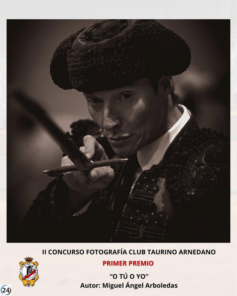 La obra 'O tú o yo' se lleva el primer puesto en el II Concurso de Fotografía del Club Taurino de Arnedo.