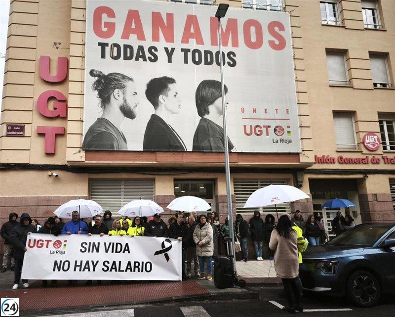 UGT La Rioja rinde homenaje al accidente ferroviario de Adamuz con un minuto de silencio.