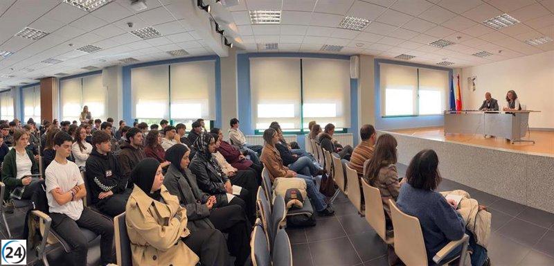 Maite Pagazaurtundúa se reúne con estudiantes del programa Escuelas Embajadoras del PE.